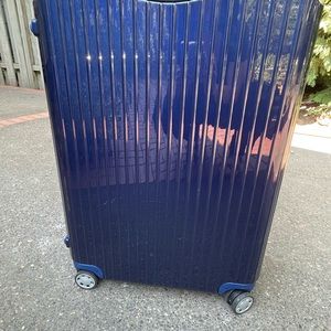 rimowa large luggage- 30x20x10.8 inches
